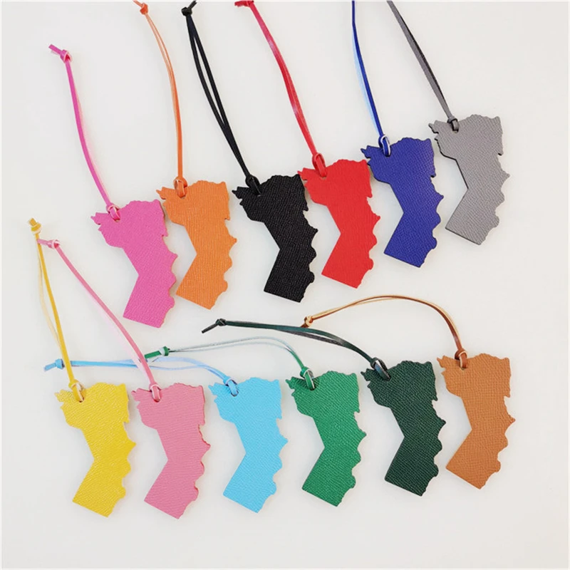 

Wholesale luxury natural leather, various colors of Oman map key chain backpack pendant lady bag charm