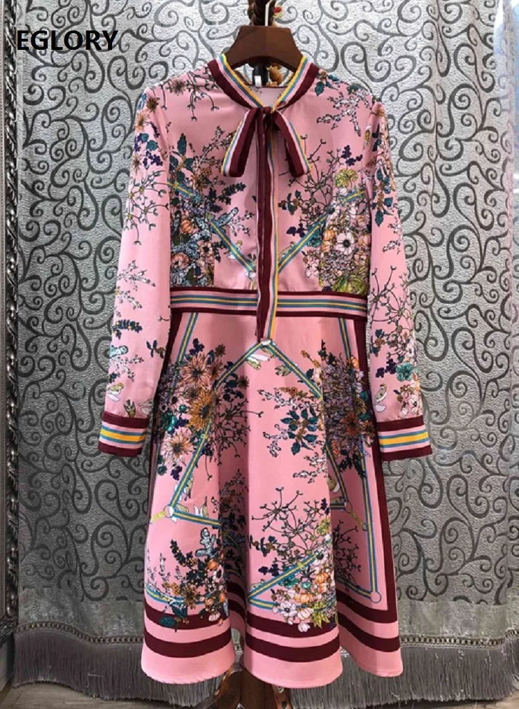 Женское платье с бантом на воротнике розовое трапеция в полоску длинным рукавом