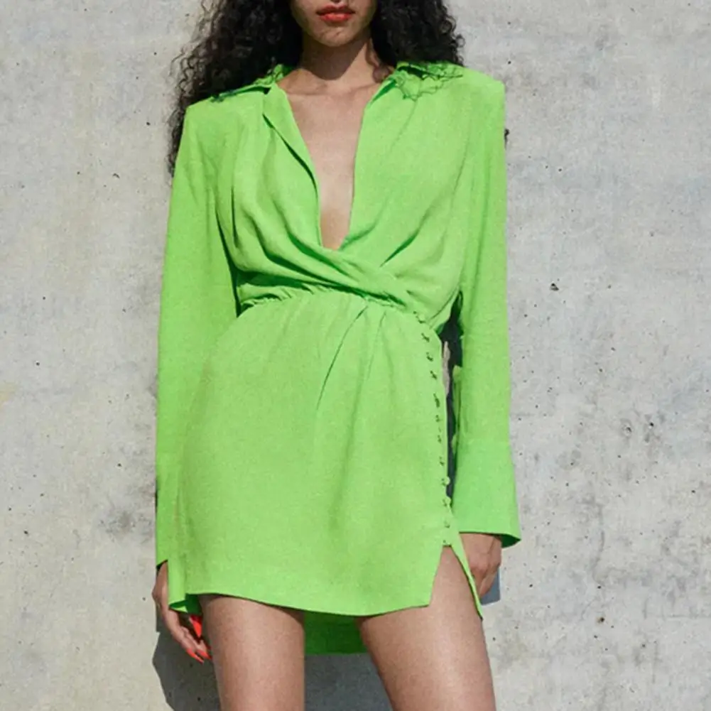 

Женское Короткое платье-рубашка с длинным рукавом, зеленое короткое платье-рубашка с высокой талией, разрезом сбоку и наплечниками вечерни...