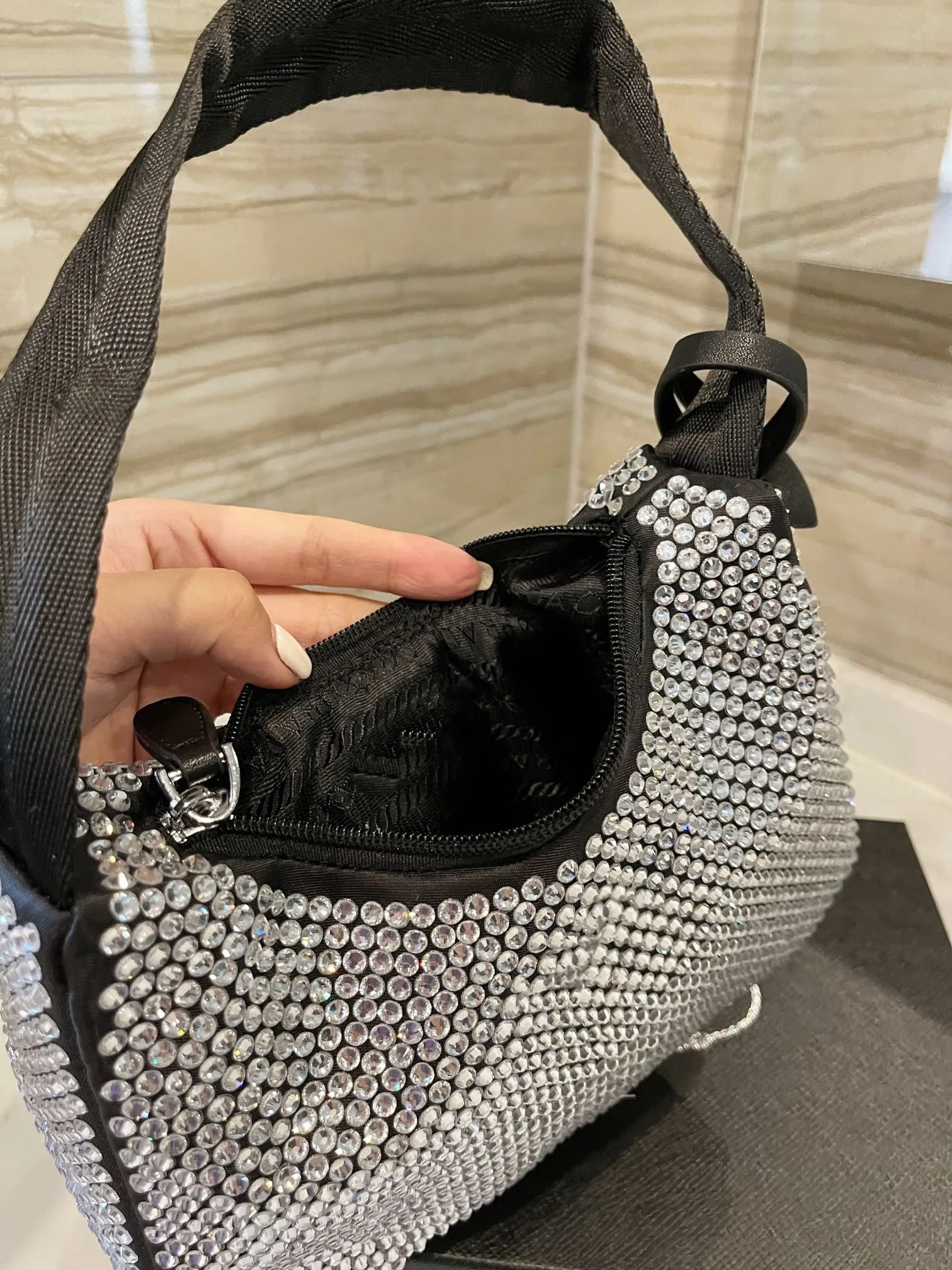 

2021 Ladies Black Diamond Nylon Totes Underarm Bag Fashion Elegant Waterproof Portable Shopping