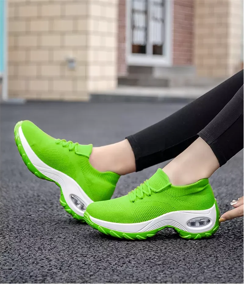 Женская обувь; сезон весна; плетеная женская обувь; кроссовки на высоком каблуке; дышащая прогулочная обувь на шнуровке