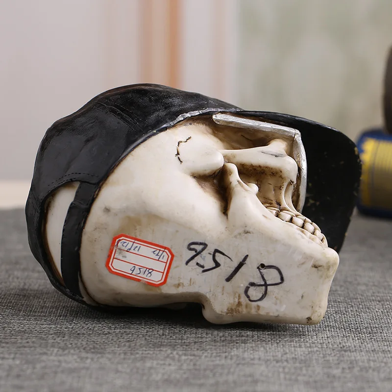 

Funny Cool With Cap Hat and Glasses Skull Figure Creative Tricky Resin Craft Collect Horror Halloween Decoration Gag gifts toy