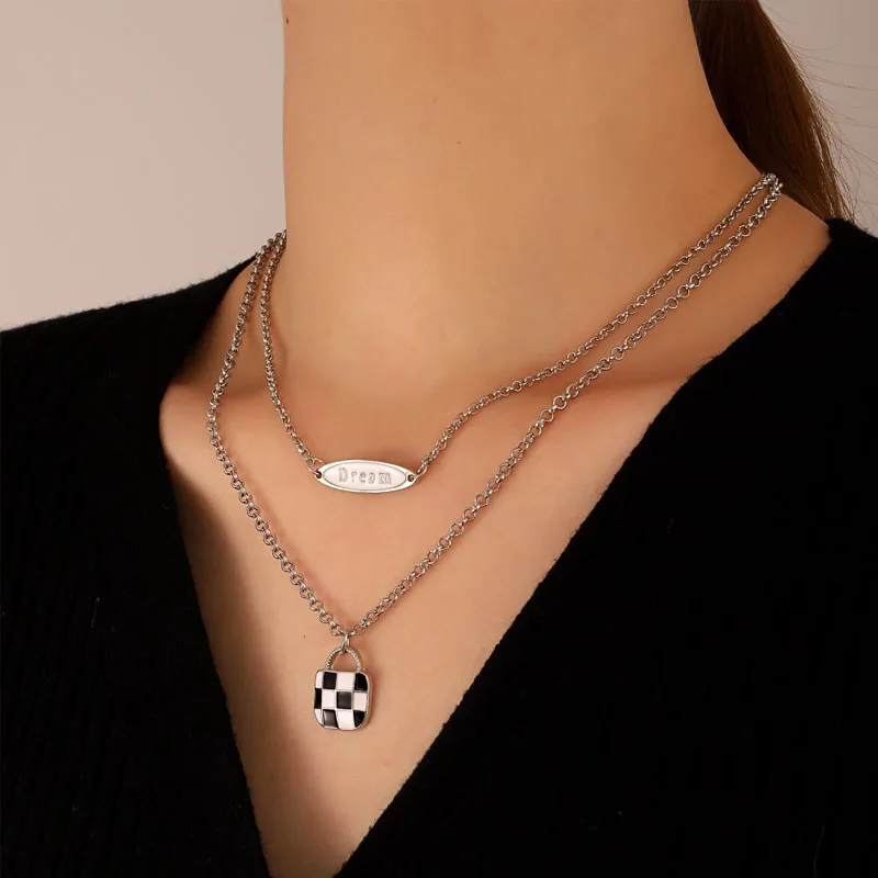 

Sweet Korean Black White Heart Checkerboard Choker Couple Grid Matching Pendant Necklace 2021 Trend For Women Girls Jewelry