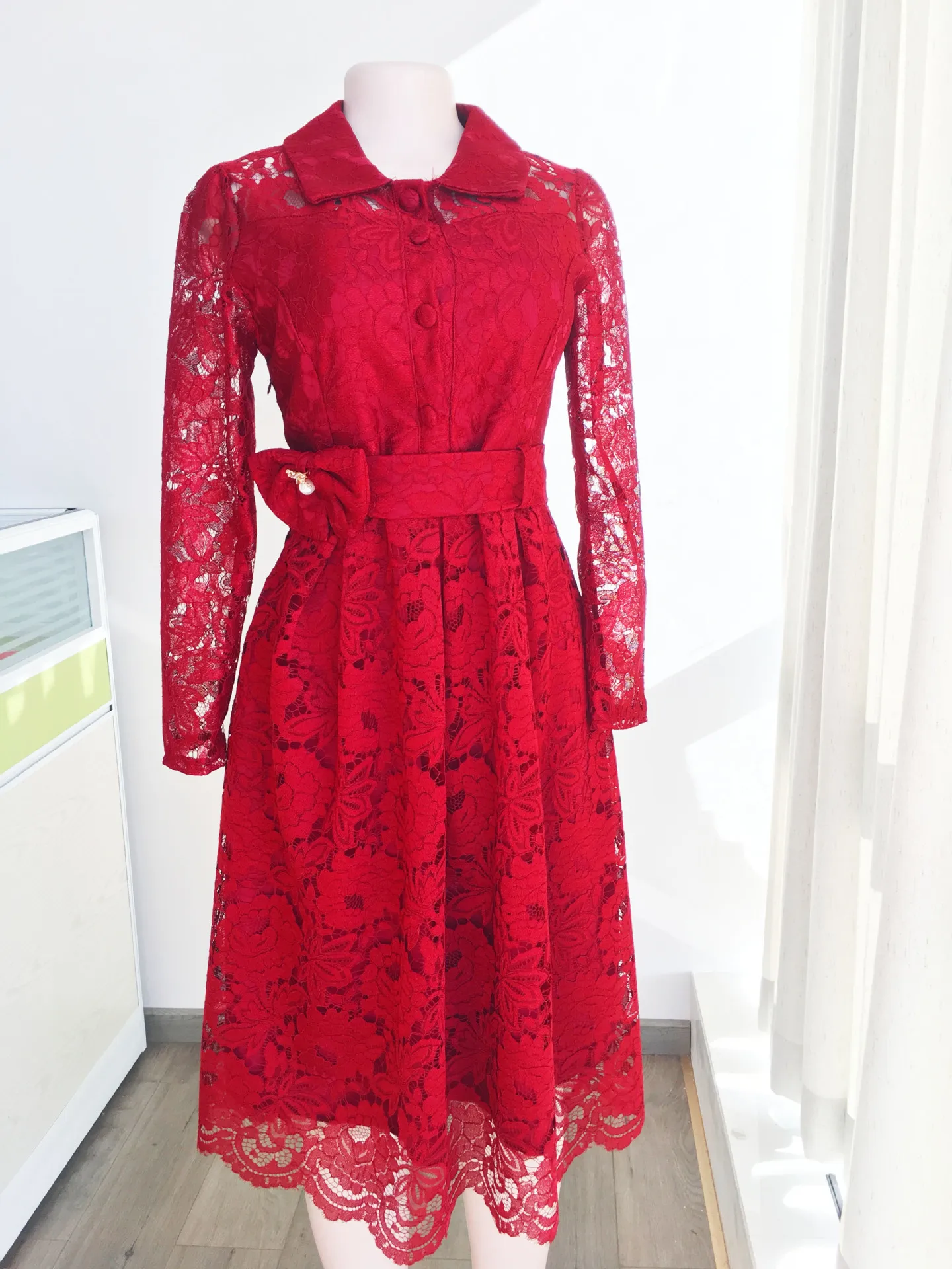 Кружевные однотонные платья на талии с отложным воротником и длинным рукавом