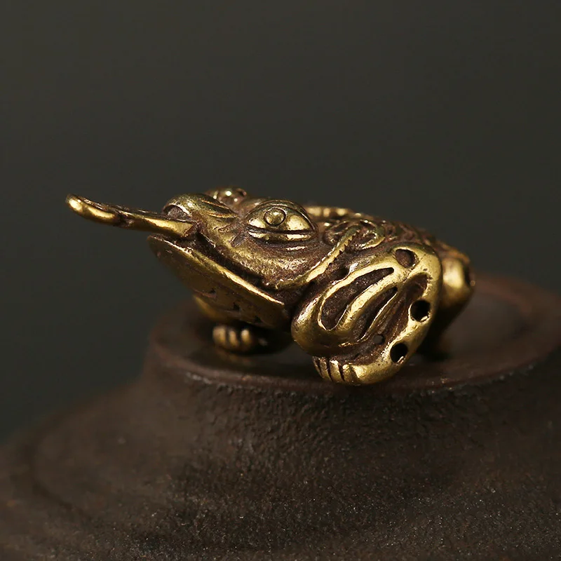 Подвеска в виде жабы из чистой меди с тремя ножками ретро латунный брелок