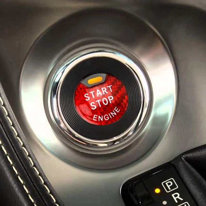 Блестящая красная нажимная кнопка запуска/остановки двигателя из настоящего