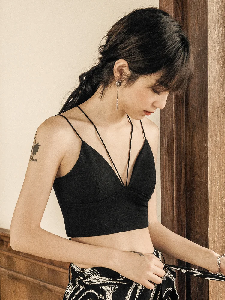 Женский летний укороченный топ с баской однотонный без рукавов сексуальный