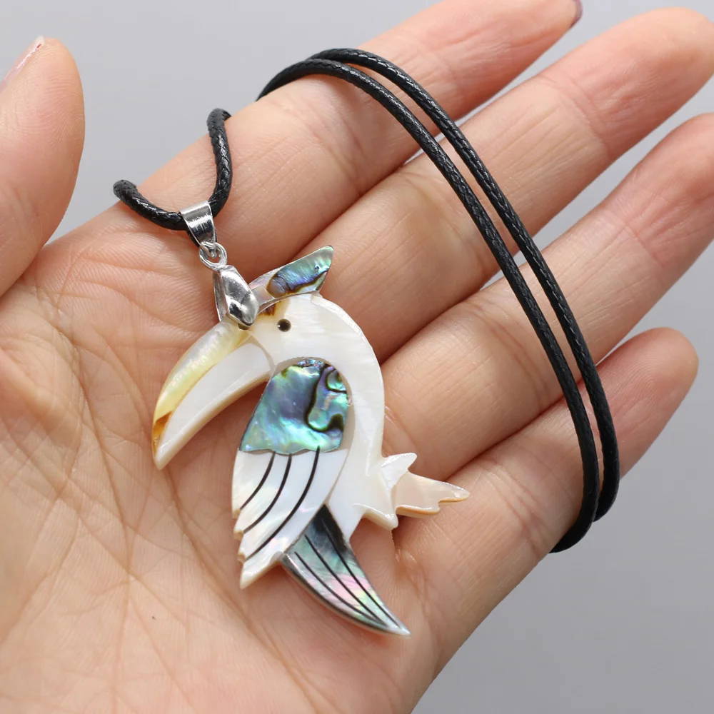 

Natural Carved Cute Bird Shape Shell Pendant Necklace Mother of Pearl Shells Jewelry Leather Rope Chain Necklaces for Women Men