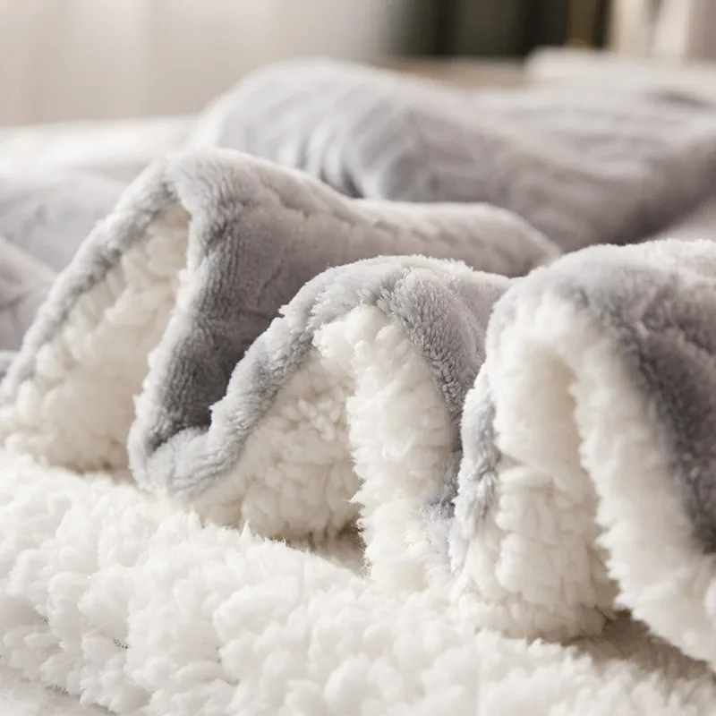 Бело серые флисовые одеяла и толстые теплые зимние для взрослых домашнее супер