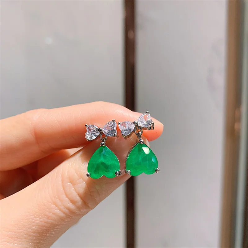 Женские серьги-подвески из турмалина с изумрудом