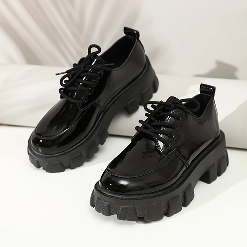 

2021 New Women Round Toe Loafers Sponge Cake Bottom British Style Lace Up Flat Platform Casual Classic Female Single Shoes