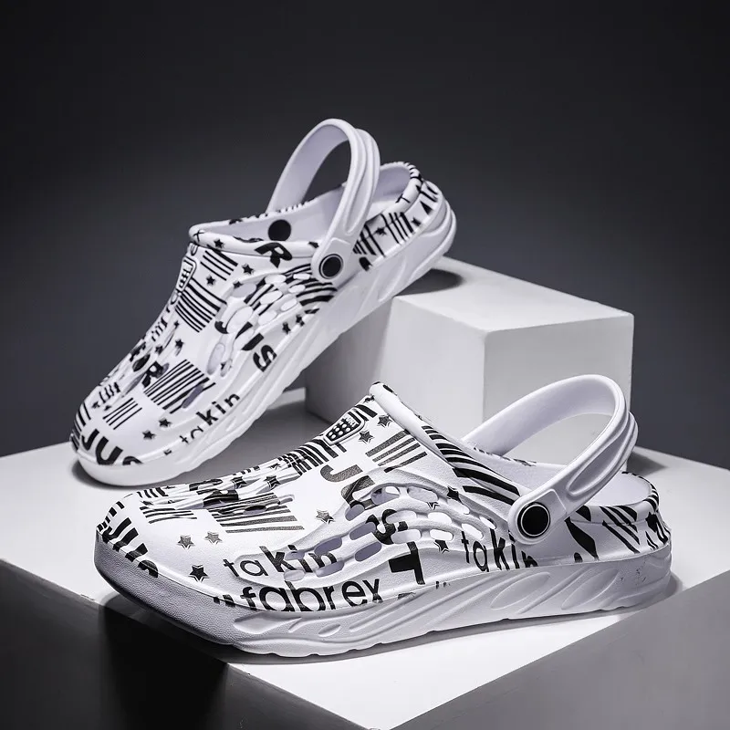 

Men's New Lightweight Breathable Casual Sandals In Summer Women's Outdoor Anti-skid Wear-resistant Slippers Fashion Hole Shoes