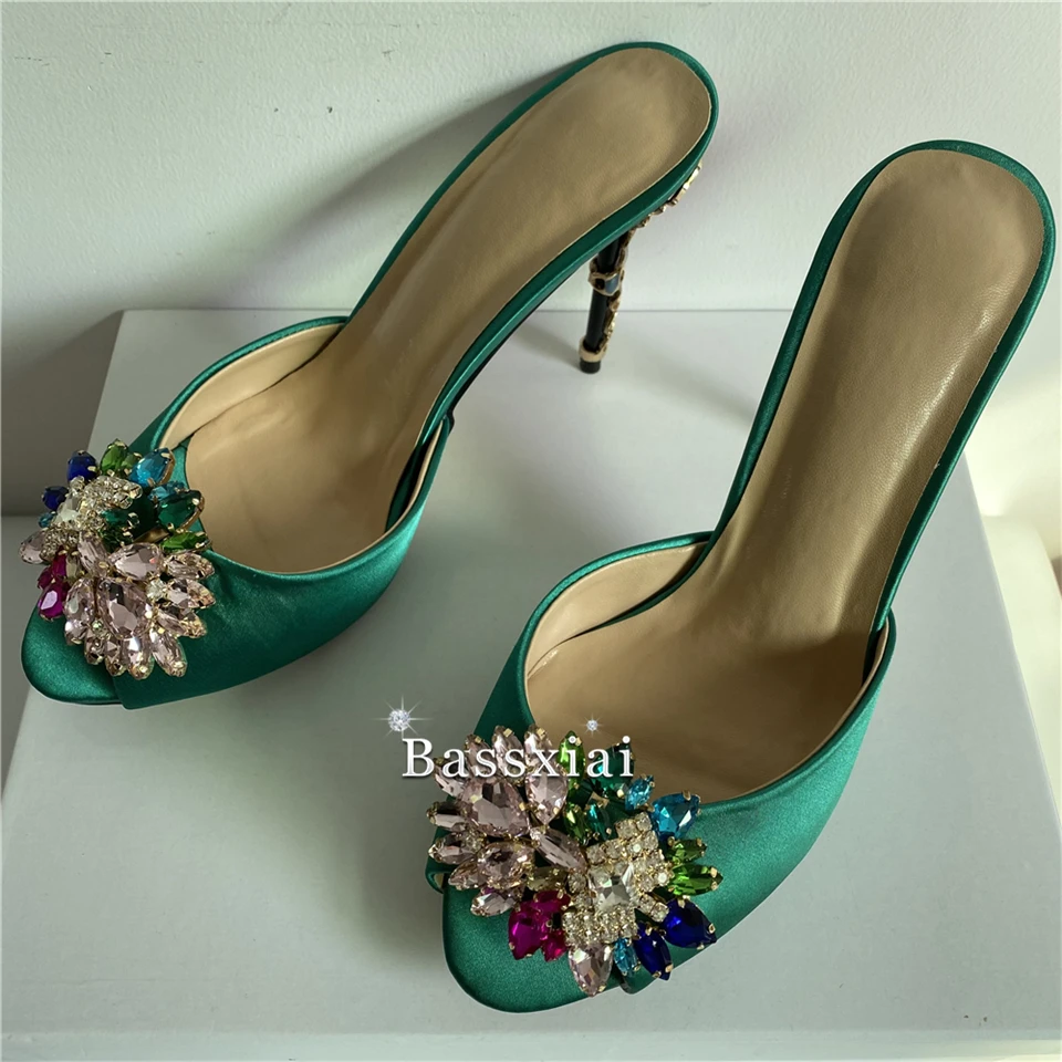 Роскошные атласные туфли на ремешке для девочек летние разноцветные Лепестковые