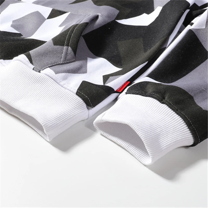 

Bebovizi Brand Camouflage Hooded Sweatshirts Fashion Mens Streetwear Hip Hop Skateboard Fleece Hoodies 2018 Autumn Casual Camo