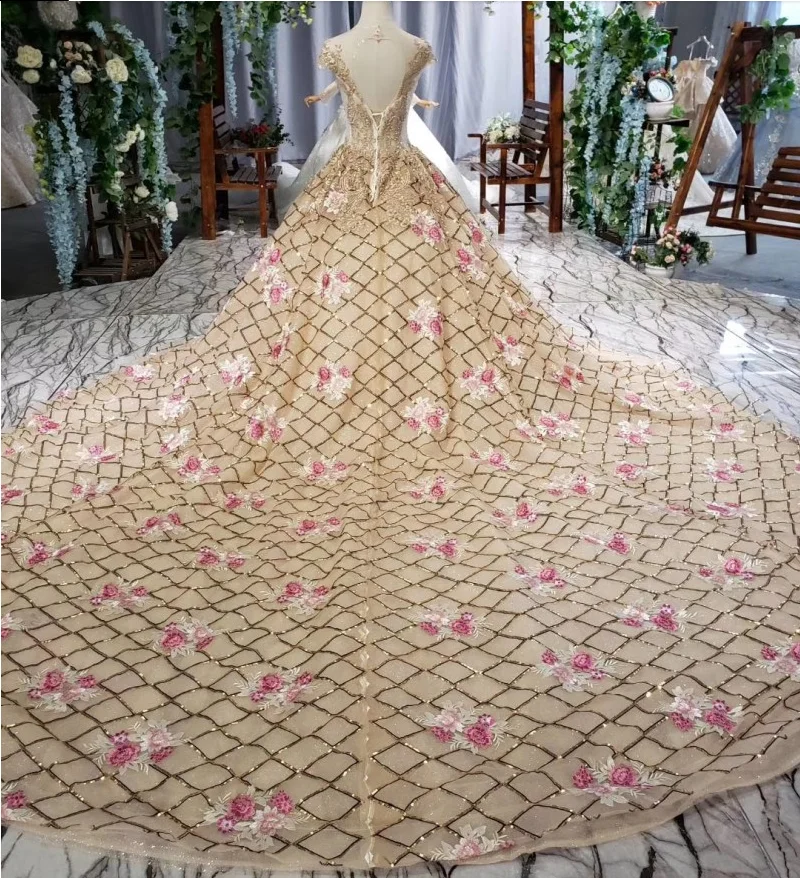 Свадебные платья цвета шампанского в Саудовской Аравии Роскошные блестящие