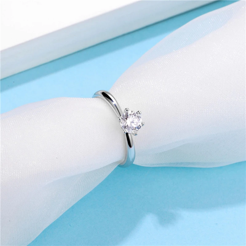 

White Gold 925 silver color Main Stone 0.5ct 5.0mm MoissaniteS Ring Jewlery Classic Six Prong Crown Ladies Ring M09B
