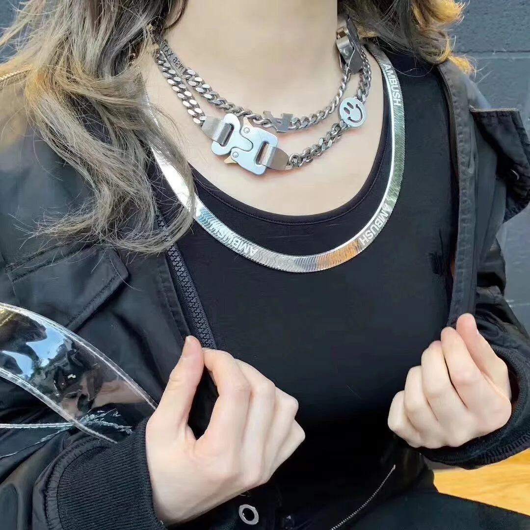 

1017 ALYX 9sm Lightning ALYX Hero Chain Necklace Hip Hop ALYX Street Accessories Smiley Pearl Necklace