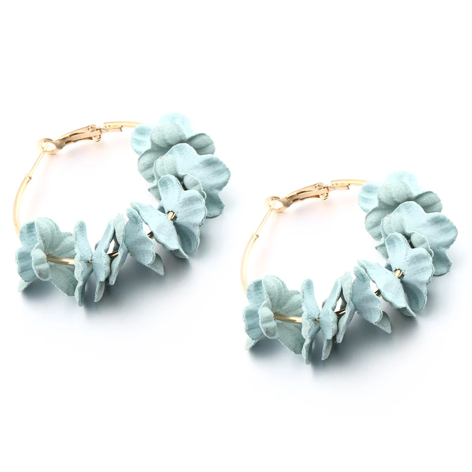 Подходящие модные серьги для