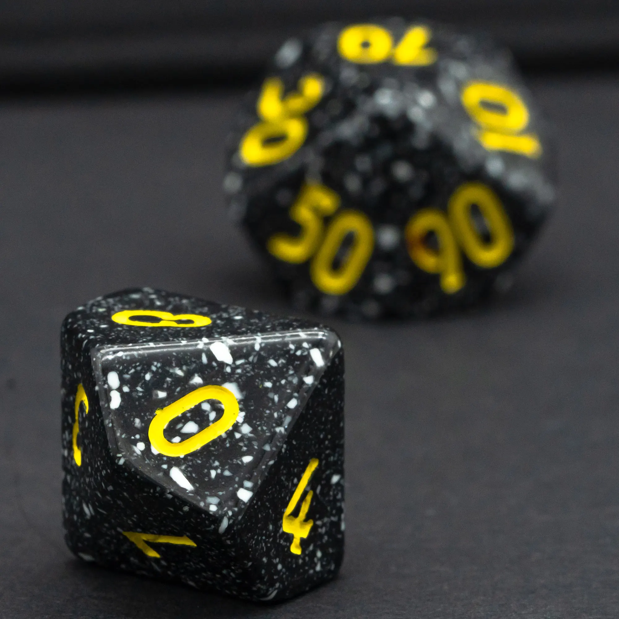 Черно-белые пятна фотография D4 ~ D20 полигедрические кости из смолы для Warhammer