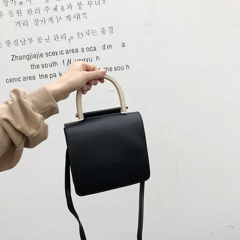 

Korean version of simple wooden handle handbag for teenage girls
