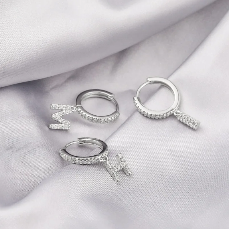 Женские серьги-гвоздики с надписью серебристого цвета | Украшения и аксессуары