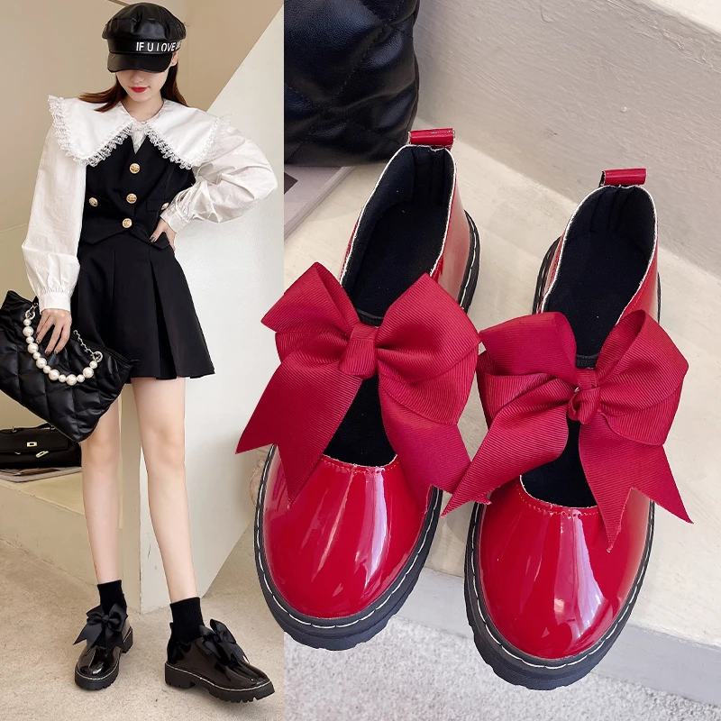 

Женские туфли из лакированной кожи, с круглым носком, на плоской подошве