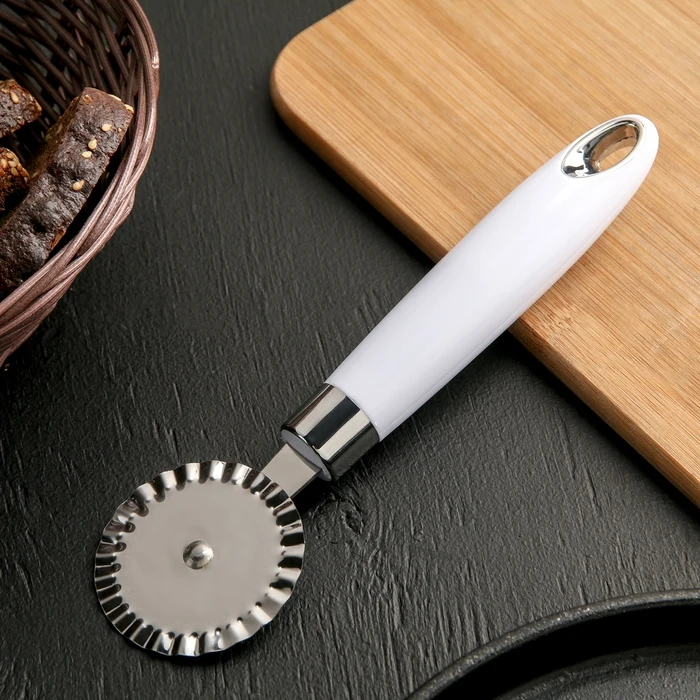 Нож для пиццы и теста Доляна Скина 20 5 см ребристый белый | Дом сад