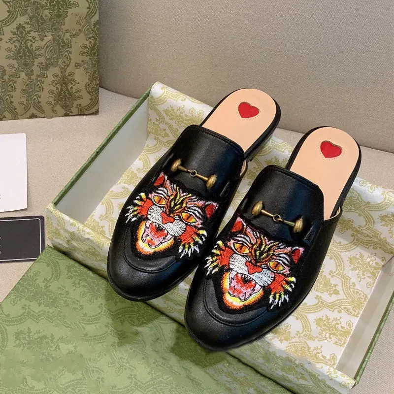 

2021 Women Genuine Leather Slippers Brand Designer Women's Flat Mules Slides Summer Outdoor Females Elegant Footwear Plus Size