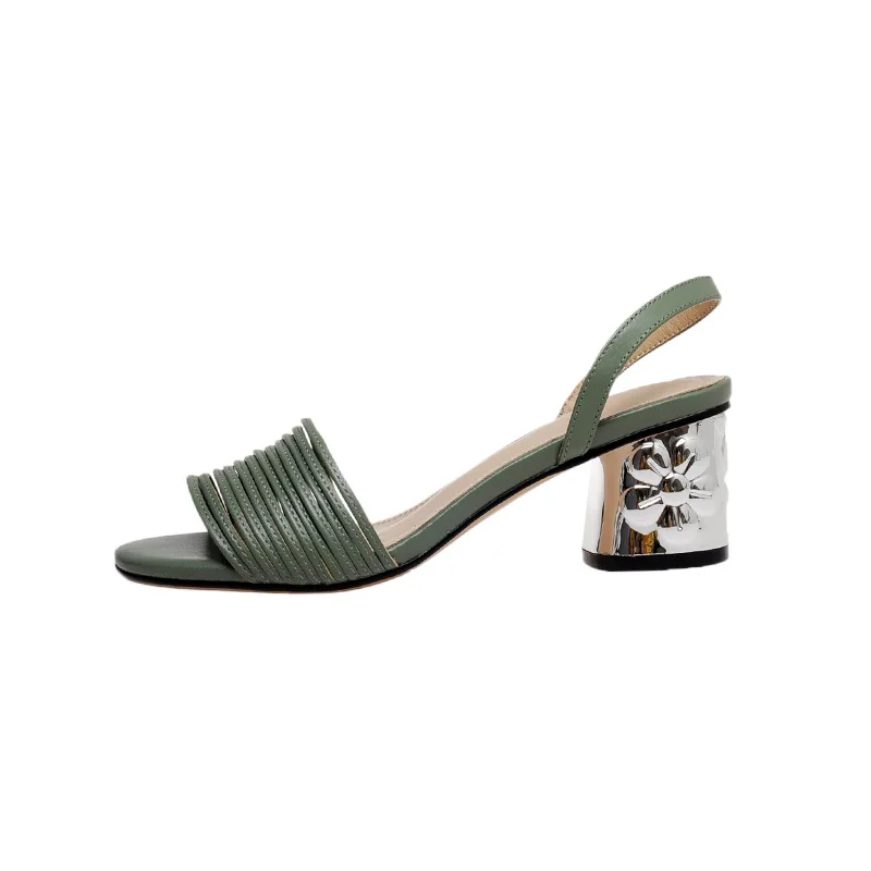 

New white sandals with square head and open toe in summer 2020