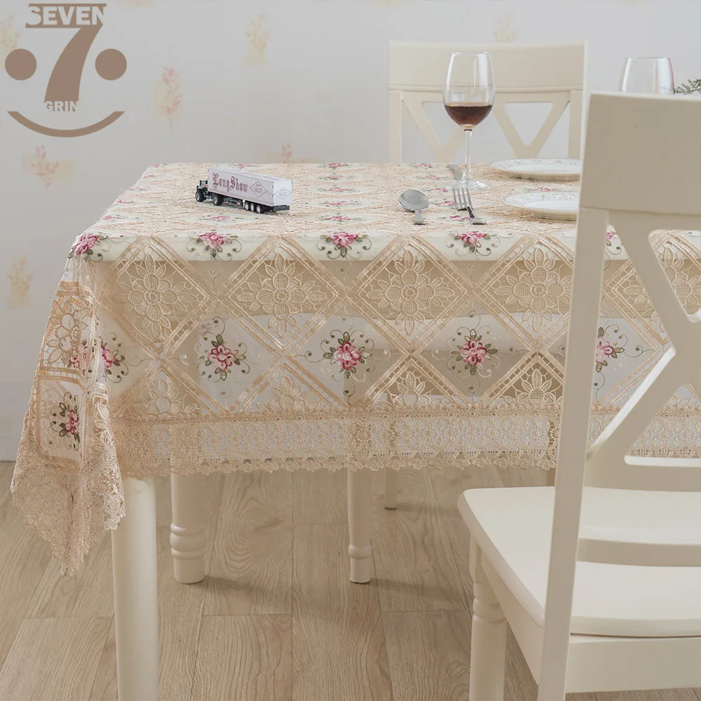 Скатерть с вышивкой из органзы золотистого цвета | Дом и сад