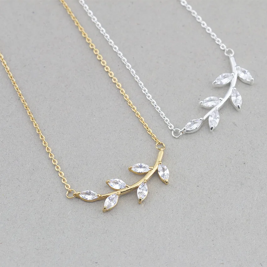 

Exquisite Crystal Leaf Necklace Engagement Wedding Woman Jewelry Simple Retro Fashion Send Wife Girlfriend Holiday Gift