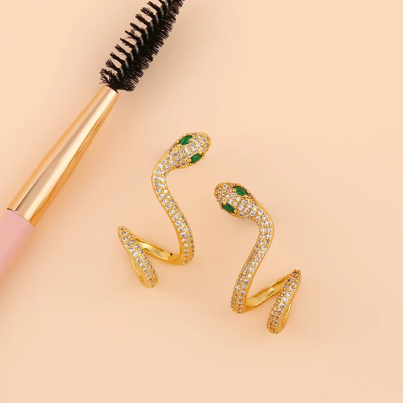 

GRAPES 2020 Crystal Green Eye Shiny Snake Earrings For Women Snake Charm Earrings Gold CZ Zircon Statement Jewelry Wholesale