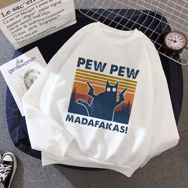 Женская толстовка с капюшоном черная изображением кошек и пистолета свитшот