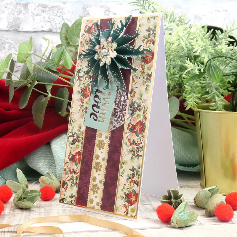 Металлический трафарет со снежинками и розетками для рукоделия рельефное