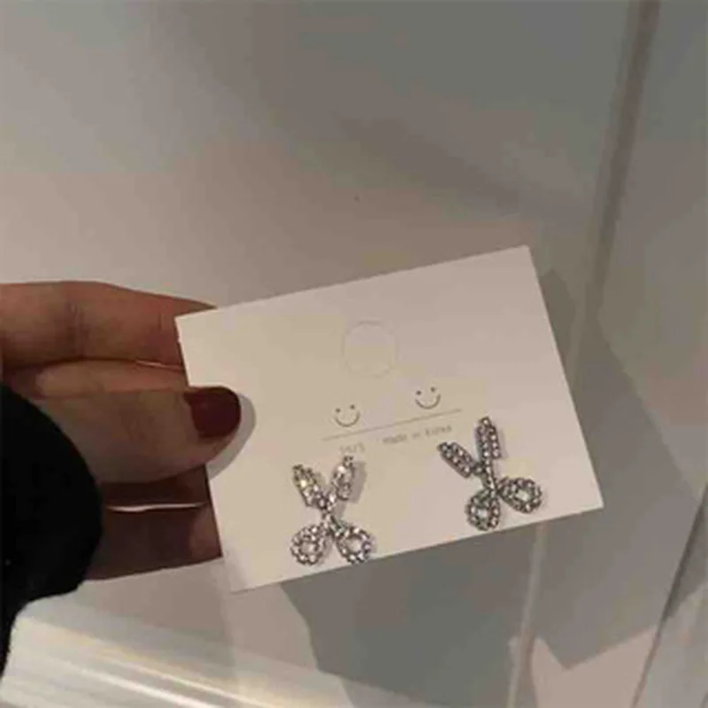 

S925 Silver Needle Pearl Geometry Earrings Hot Selling Scissors Golden Temperament Elegant High Level Feeling Ear Pendant Trend