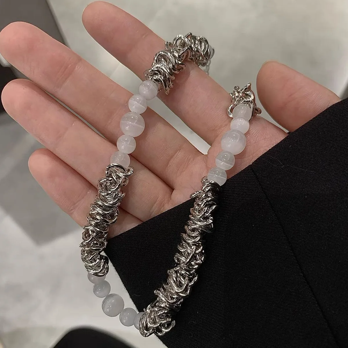 

Женское колье-чокер из металла