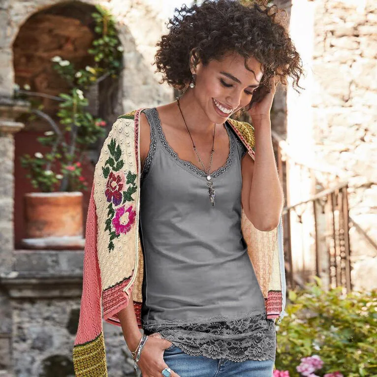 Женские хлопковые майки больших размеров с кружевным подолом однотонные