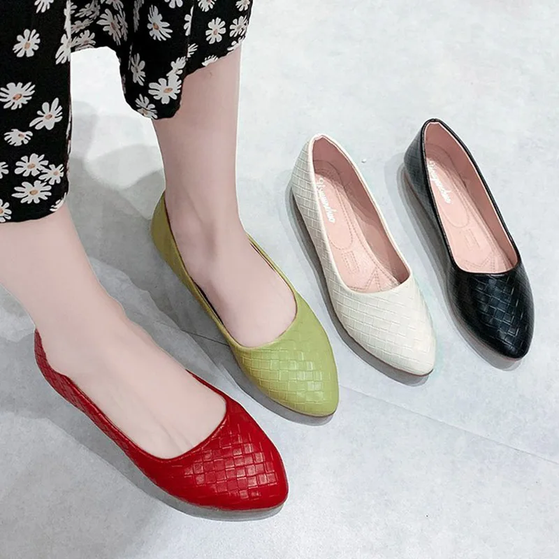 Женские балетки на плоской подошве красные удобные тканевые туфли с острым