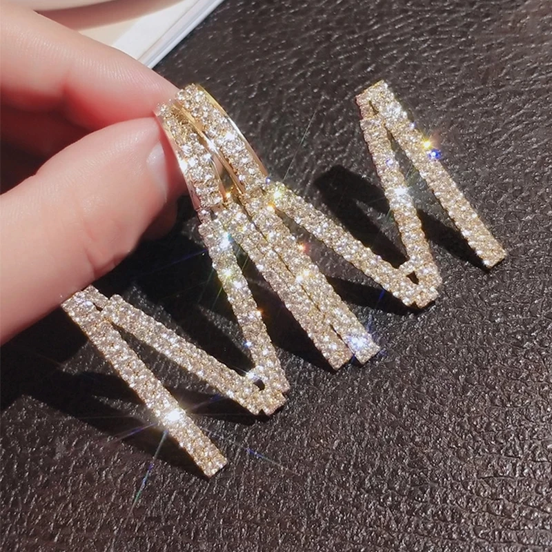 

Модные Простые личности М моделирования для женщин не вызывающие аллергию в форме ушной гвоздь Элегантный Изысканный Стразы мозаичный кул...