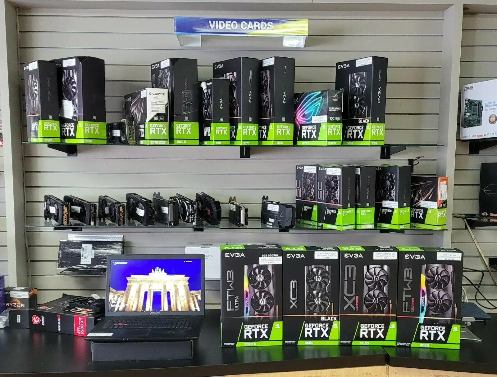 

EVGA Ge Force RTX 3080 XC3 Black 10GB GDDR6X LHR Graphics Card 10G-P5-3881-KL