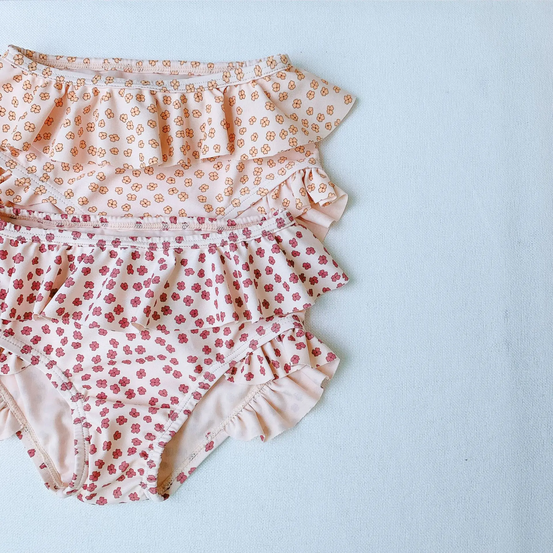 

1-8Years Girl Swimsuit Two Pieces Children's Swimwear Swim Suits Children Long Sleeve Flower Bikini Sets Ruffles Bathing Suit