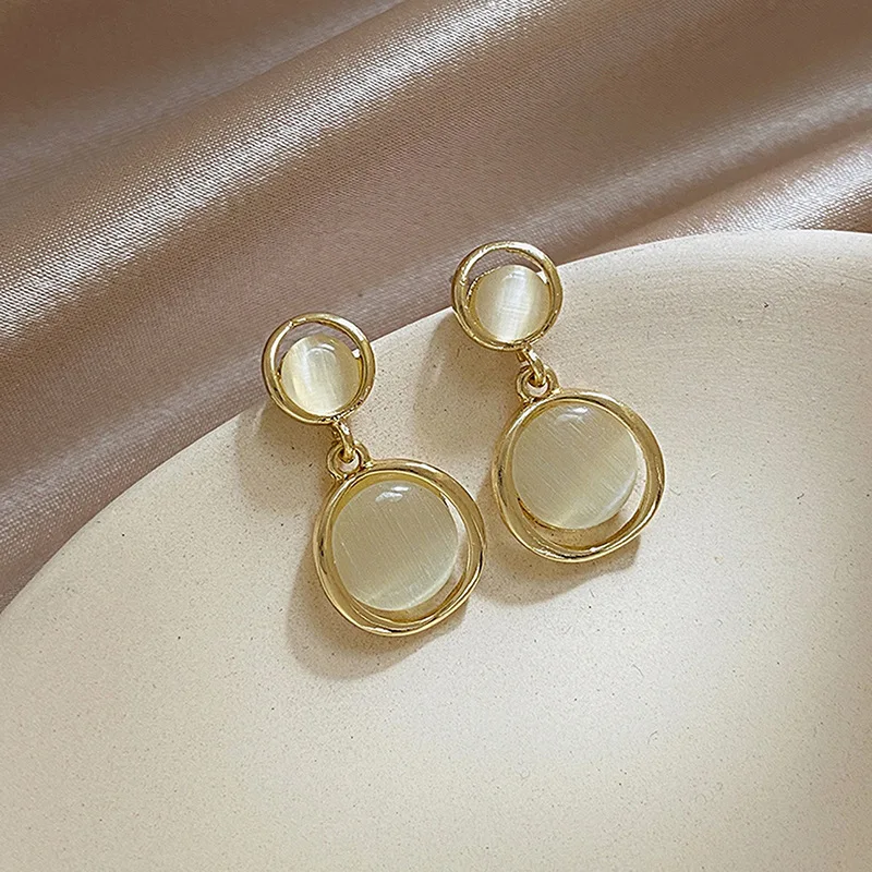 

Retro palace opal niche earrings female new trendy simple and versatile high-end exquisite earrings