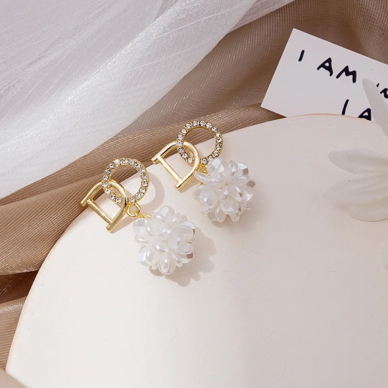 

Hello Miss New Letter Petal Ball Earrings Gentle Pearl Flower Earrings Fashion Women's Earrings Jewelry Holiday Gifts