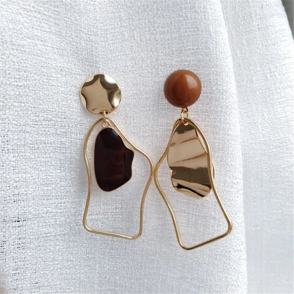 Женские серьги гвоздики Shamir золотистые металлические неправильной