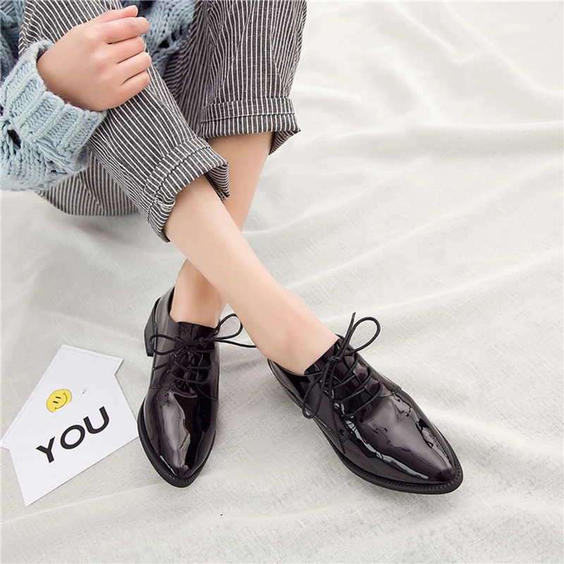 Осенняя обувь из лакированной кожи в студенческом стиле маленькие кожаные туфли