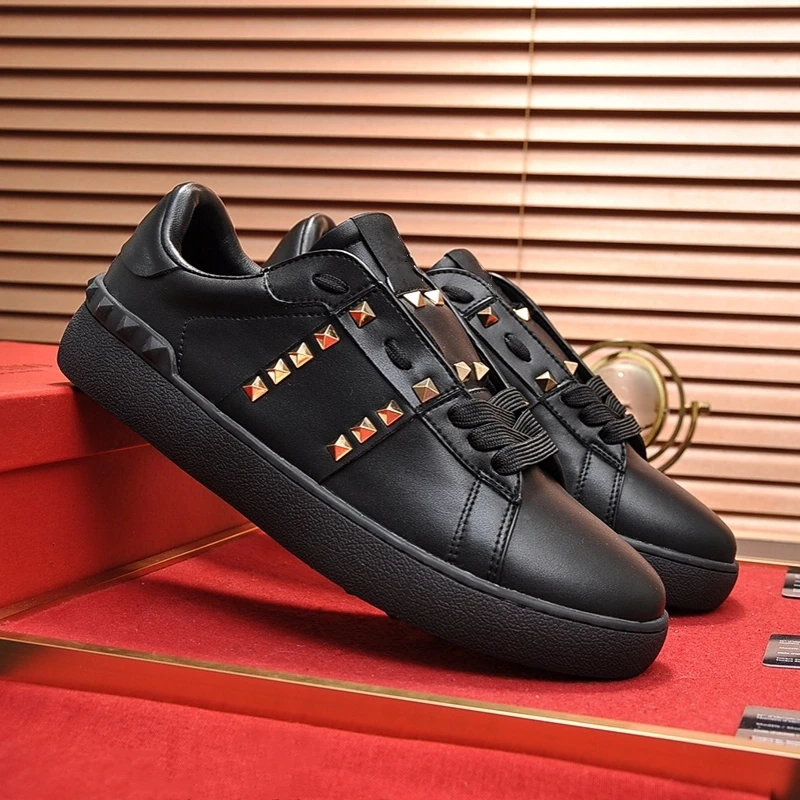 

Роскошные дизайнерские туфли на плоской подошве с заклепками и круглым носком, кожаные белые кроссовки, Классическая универсальная повсед...