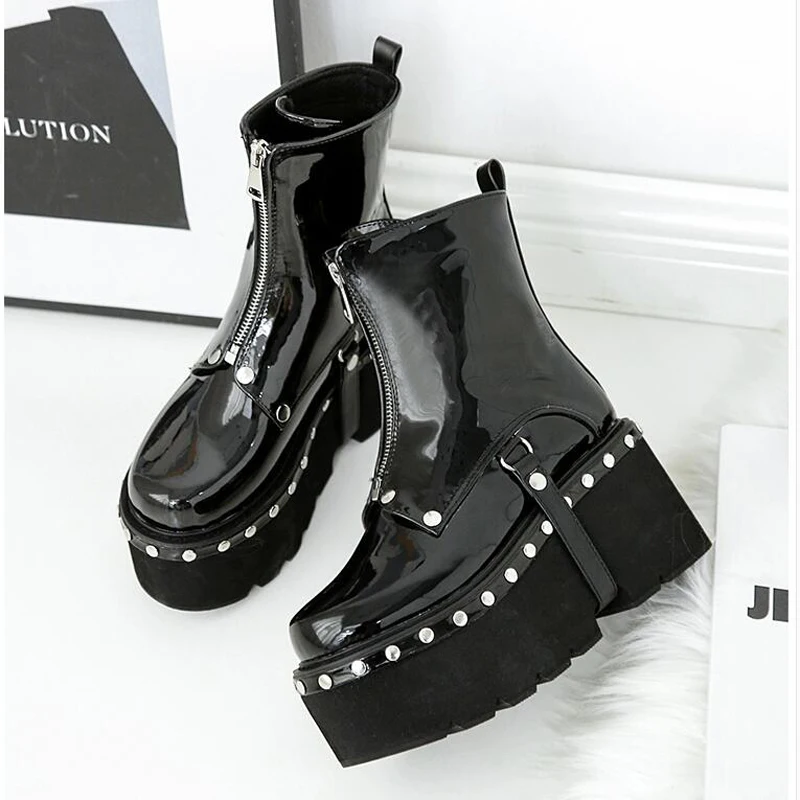 Женские сапоги на квадратном каблуке платформе с эластичным ремешком черные