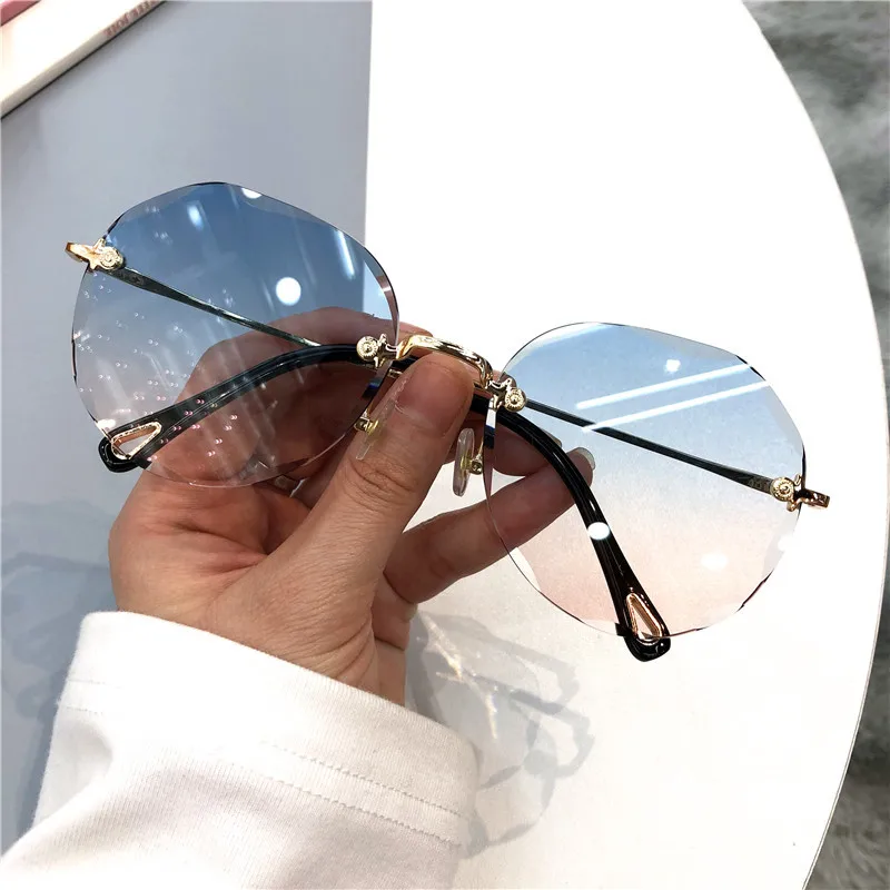 

European and American 2020 New Rimless Sunglasses Large Frame Personal Influencer Star Aviators Sunglasses Women's