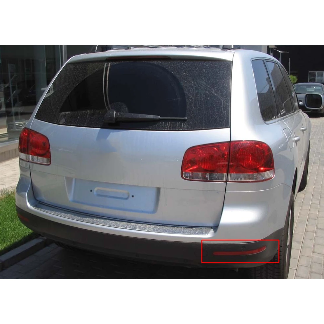 

Right Rear Bumper Reflector Tail Light Lamp Red 7L6945106A Fit for VW Touareg 2003 2004 2005 2006 2007 2008 2009 2010