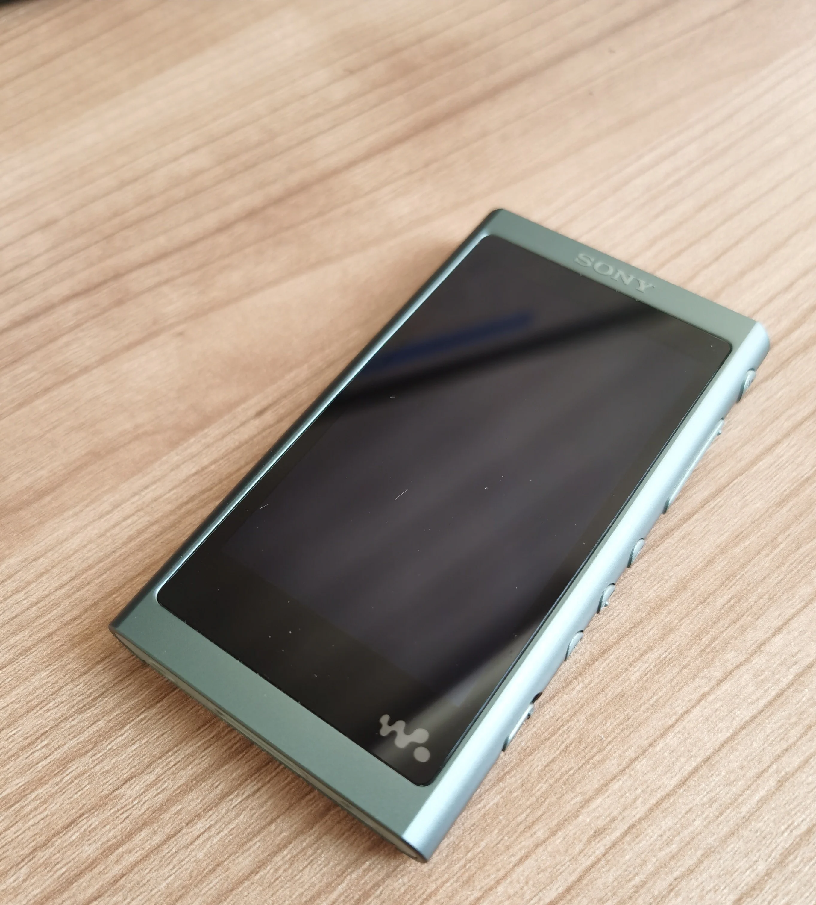 Б/у Цифровой музыкальный плеер Sony NW-A55 16 ГБ Walkman (без гарнитуры) практически новый |